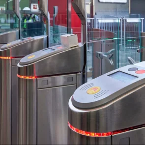 На станции МЦК «Стрешнево» установили дополнительный турникет для оплаты банковской картой